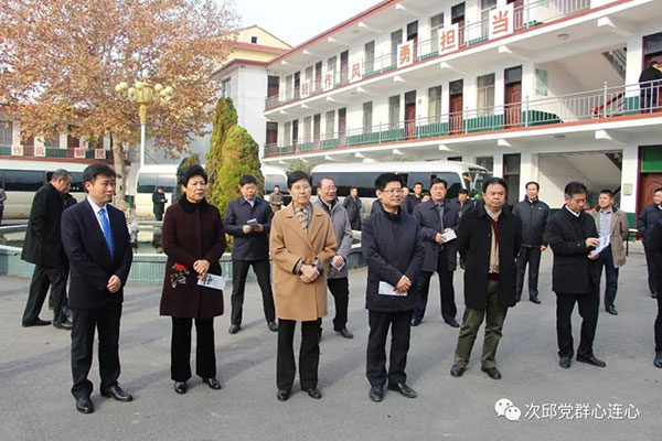 全市政協(xié)系統(tǒng)黨的建設(shè)工作暨政協(xié)基層基礎(chǔ)工作會議現(xiàn)場觀摩團到次邱鎮(zhèn)觀摩政協(xié)基層基礎(chǔ)工作